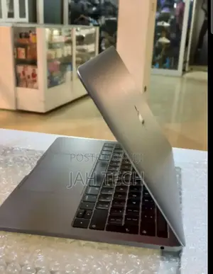 New Laptop Apple MacBook Pro 2019 8GB Intel Core I5 SSD 512GB