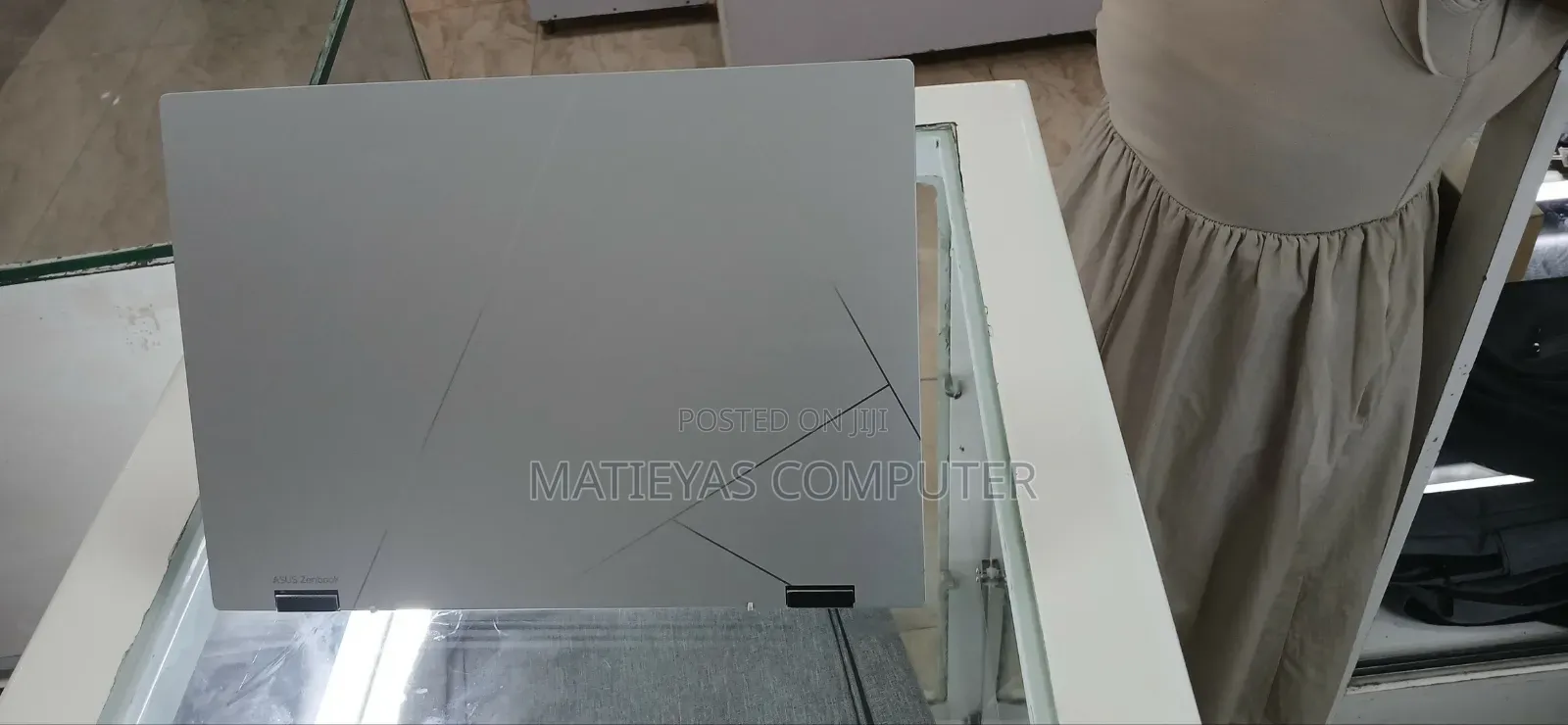 New Laptop Asus ZenBook Flip 14 UX461UA 16GB Intel Core i7 SSD 1T