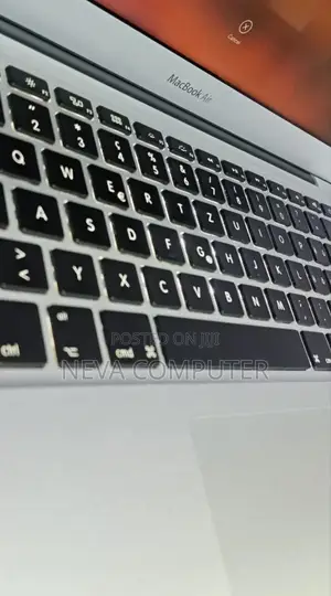 New Laptop Apple MacBook 2012 4GB Intel Core I5 SSD 640GB