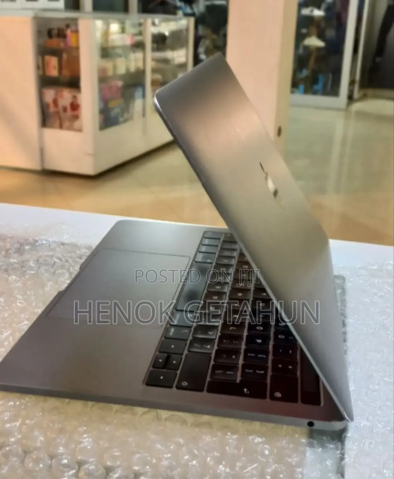 New Laptop Apple MacBook Pro 2019 8GB Intel Core I5 SSD 256GB