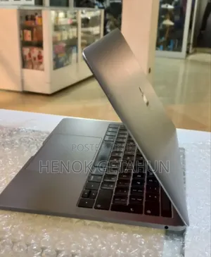 New Laptop Apple MacBook Pro 2019 8GB Intel Core I5 SSD 256GB