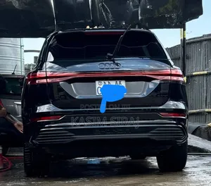 Audi Q5 Premium 2024 Black