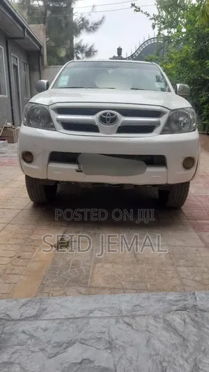 Photo - Toyota Hilux 2007 White