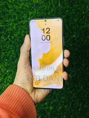 Photo - New Samsung Galaxy S22 5G 128 GB Black