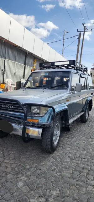 Photo - Toyota Land Cruiser 1992 Gray