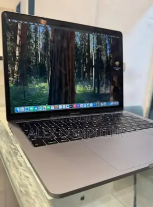 New Laptop Apple MacBook Pro 2019 8GB Intel Core I5 SSD 512GB