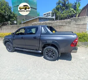 Photo - Toyota Hilux 2022