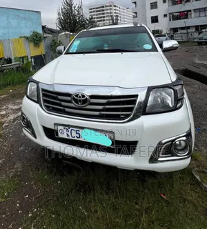 Toyota Hilux 2012 White