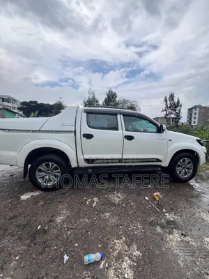 Toyota Hilux 2012 White