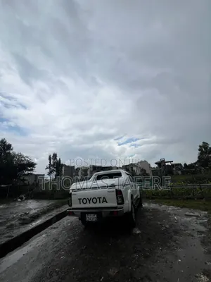 Toyota Hilux 2012 White