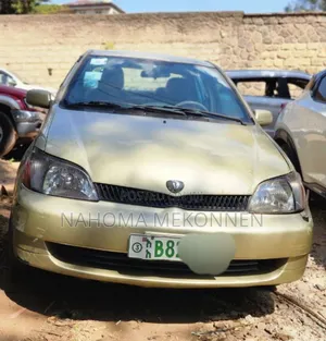 Photo - Toyota Platz 2003 Gold