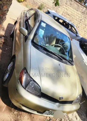 Toyota Platz 2003 Gold