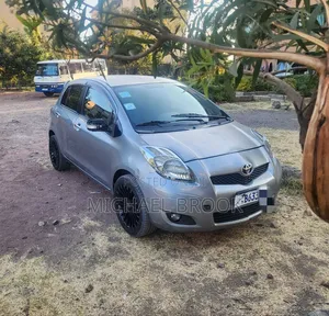 Toyota Yaris 2010 Gray