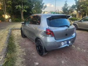 Toyota Yaris 2010 Gray