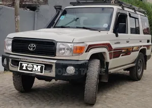 Toyota Land Cruiser 2014 White
