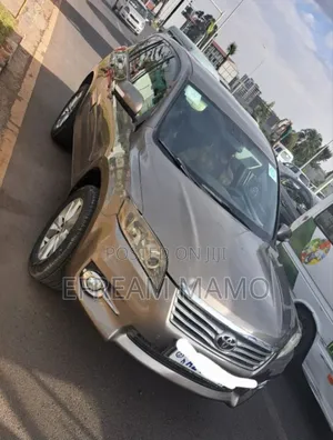 Toyota RAV4 2011 Gold