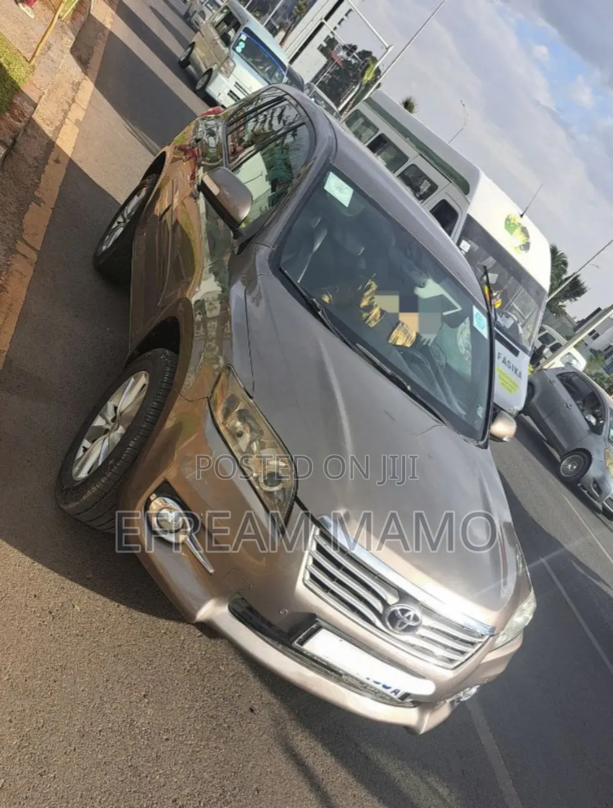 Toyota RAV4 2011 Gold