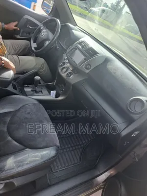 Toyota RAV4 2011 Gold