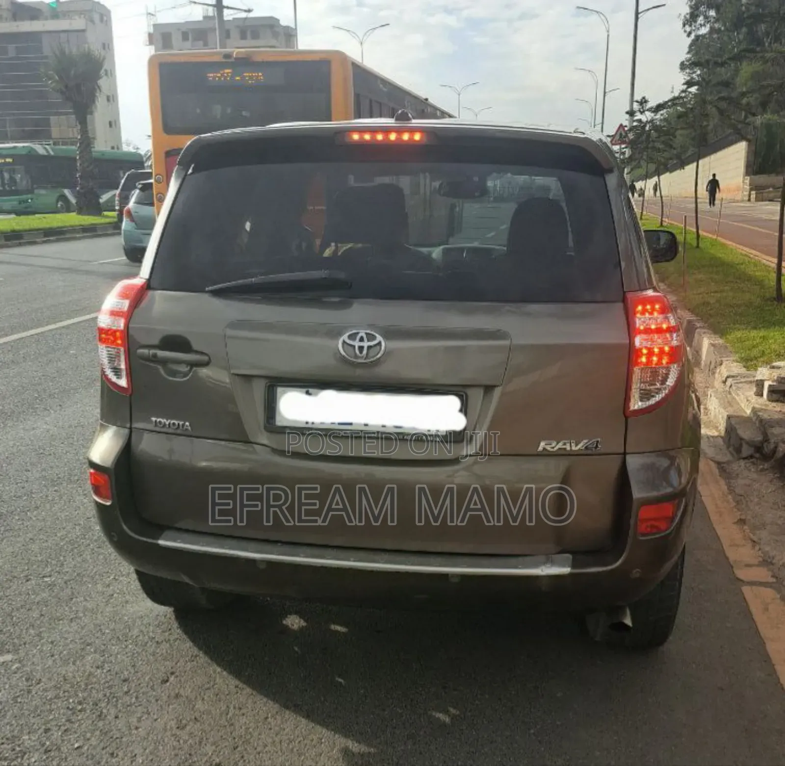 Toyota RAV4 2011 Gold