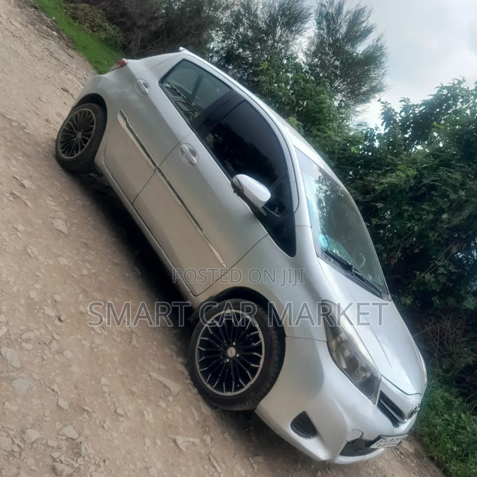 Toyota Yaris 2012 Silver