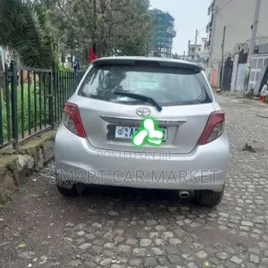 Toyota Yaris 2012 Silver