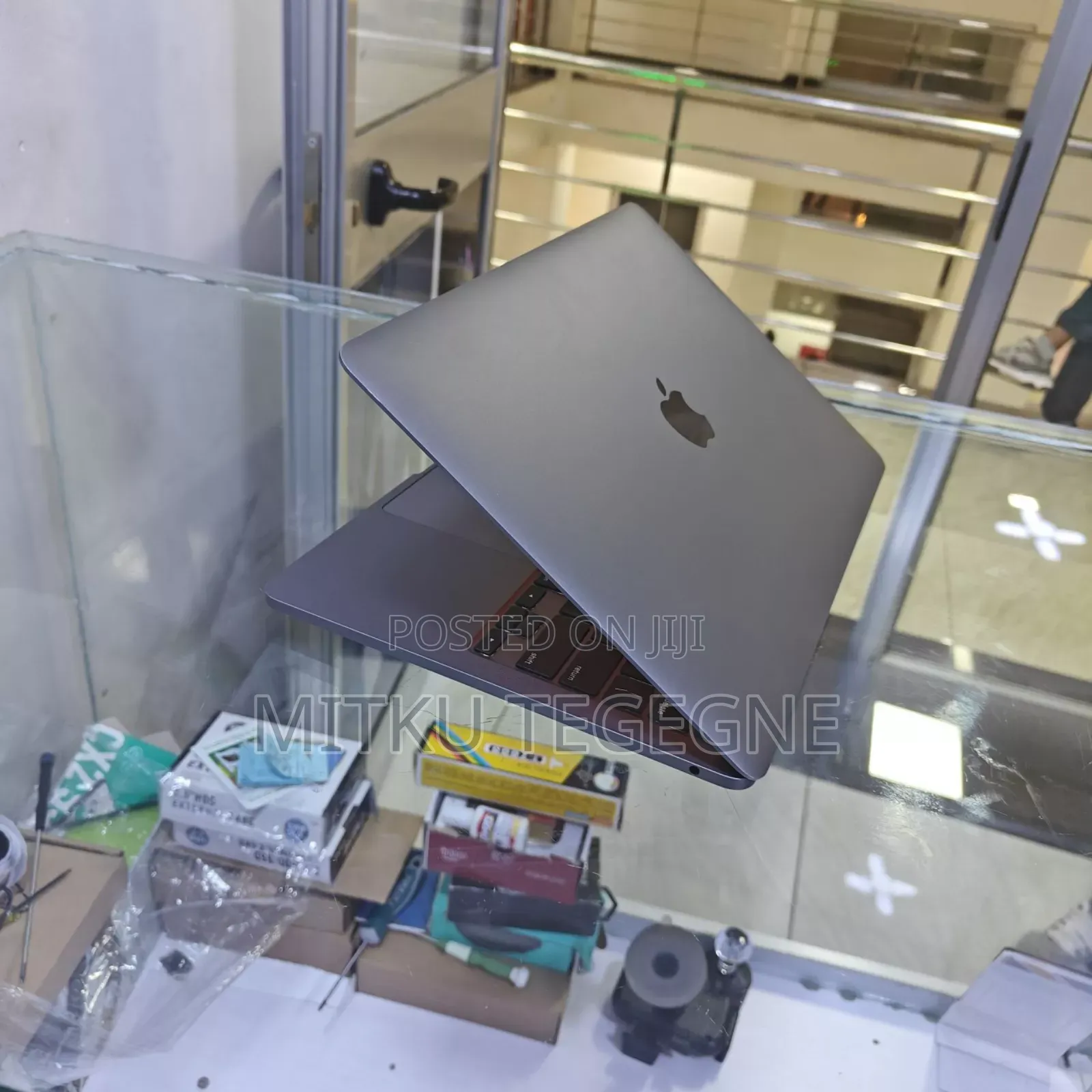 New Laptop Apple MacBook Pro 8GB Apple M2 SSD 256GB