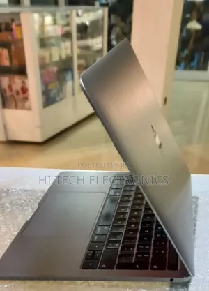 New Laptop Apple MacBook Pro 2019 8GB Intel Core I5 SSD 128GB