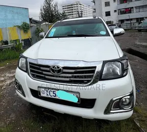 Photo - Toyota Hilux 2012 White