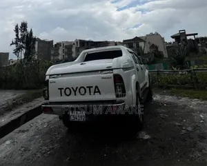 Toyota Hilux 2012 White