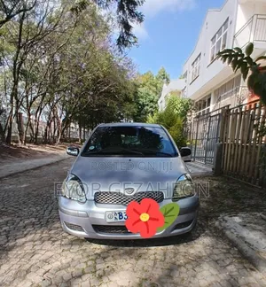 Photo - Toyota Vitz 2004 Silver