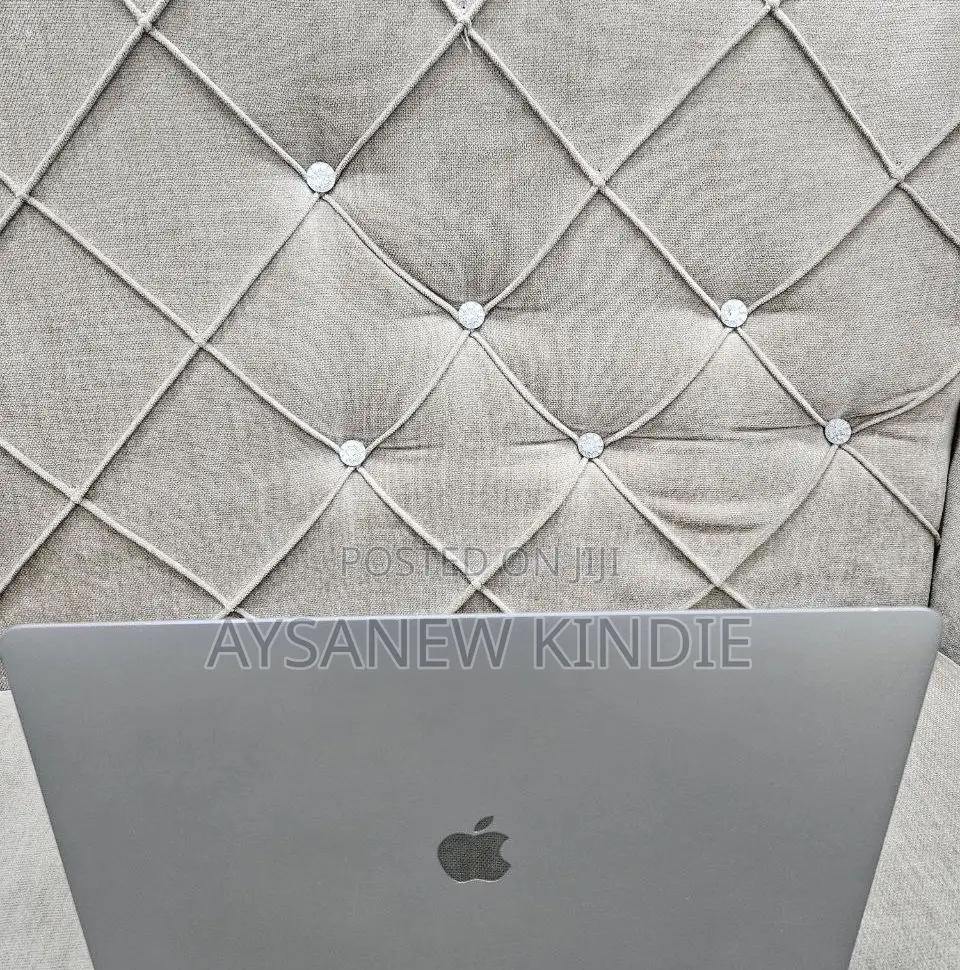 New Laptop Apple MacBook Pro 2019 16GB Intel Core I9 SSD 512GB