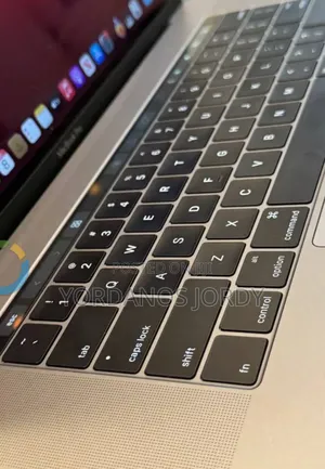 New Laptop Apple MacBook Pro 2016 16GB Intel Core i7 SSD 256GB