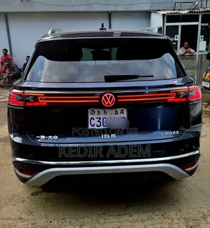 Photo - Volkswagen ID.6 2022 Matt Black