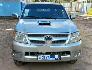 Photo - Toyota Hilux 2008 Silver