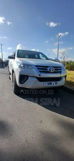 Photo - Toyota Fortuner 2.4 D RWD 2018 White