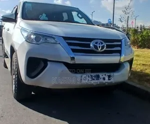Toyota Fortuner 2.4 D RWD 2018 White