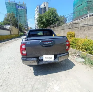 Photo - New Toyota Hilux Revo Double Cab Deisel 2.8 AWD 2022 Gray