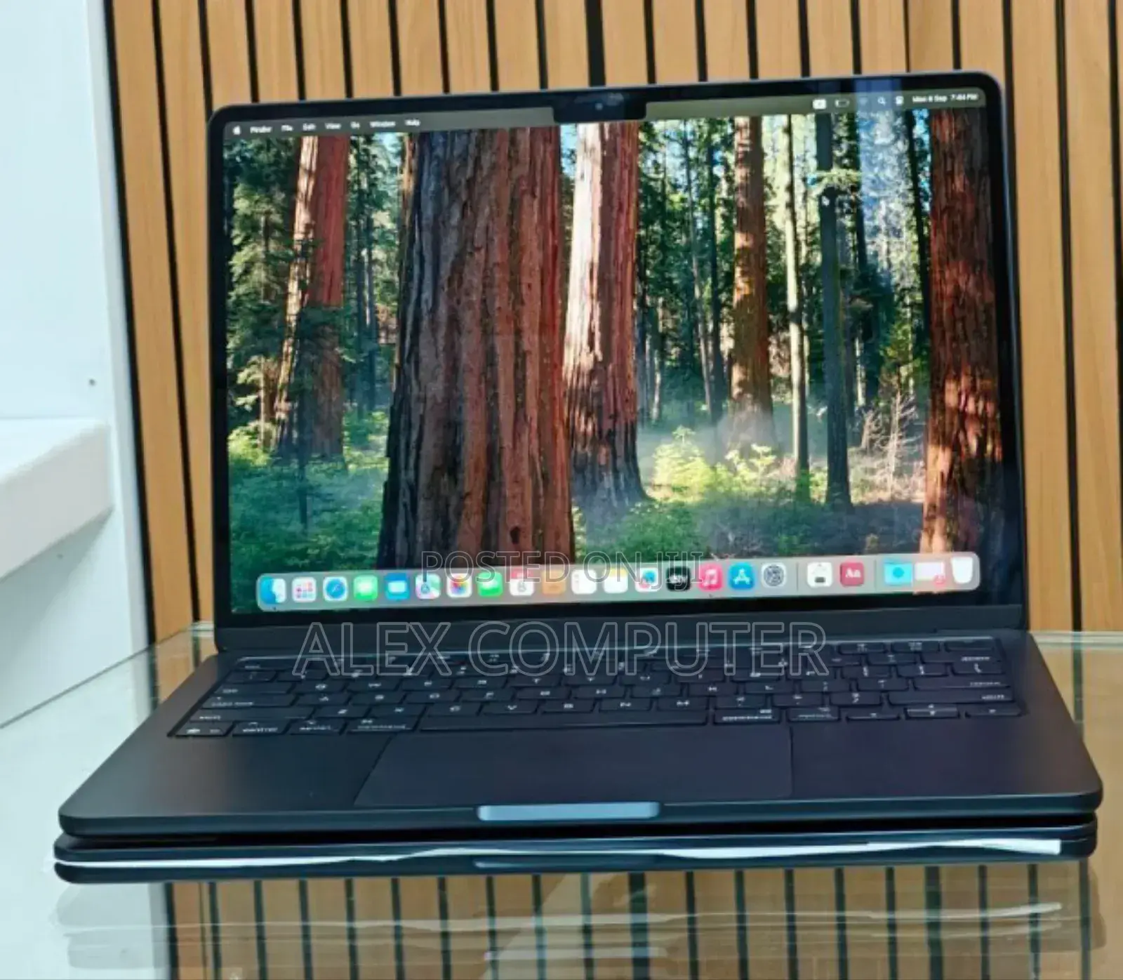 New Laptop Apple MacBook Air 2024 M3 13-Inch 8GB Apple M3 SSD 256GB