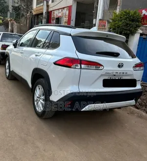 Toyota Corolla Cross Hybrid S AWD 2024 White