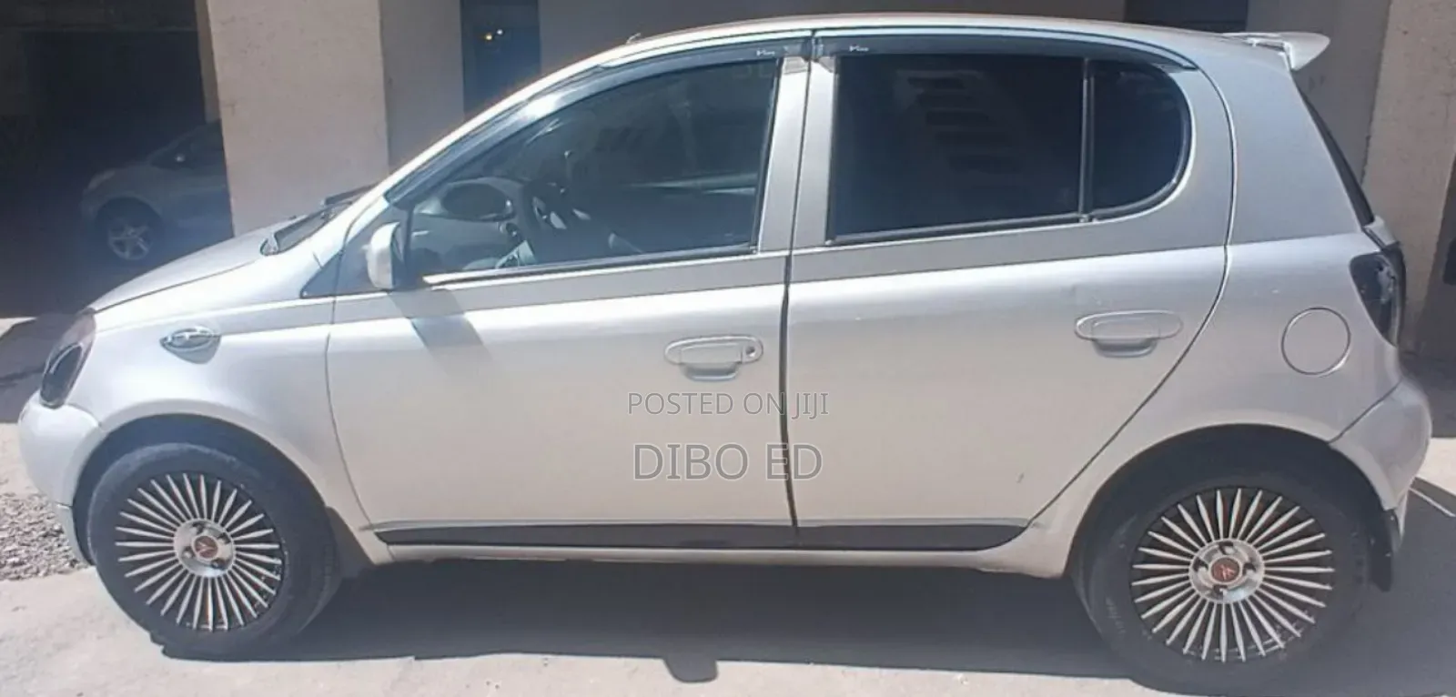 Toyota Vitz 2001 Silver