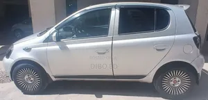 Toyota Vitz 2001 Silver
