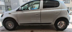 Toyota Vitz 2001 Silver