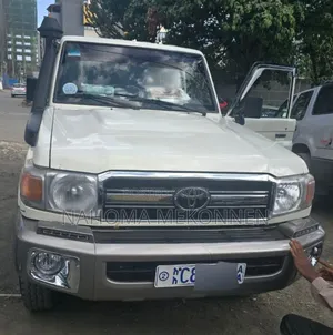 Photo - Toyota Land Cruiser 2019 White