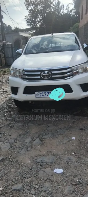 Photo - Toyota Hilux 2016 White