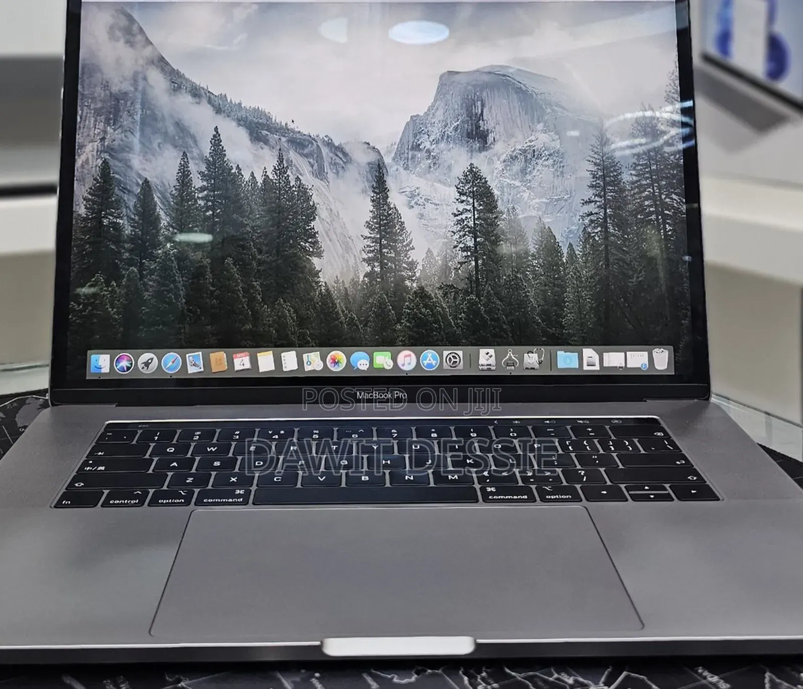 New Laptop Apple MacBook Pro 2019 16GB Intel Core I9 SSD 512GB