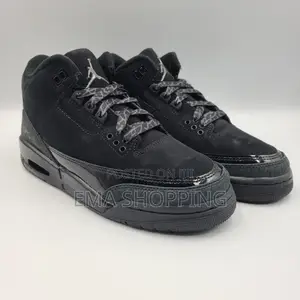 Photo - Air Jordan 3 Black Cat