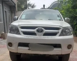 Photo - Toyota Hilux 2007 Ivory