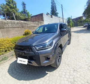 Photo - Toyota Hilux 2022 Maroon