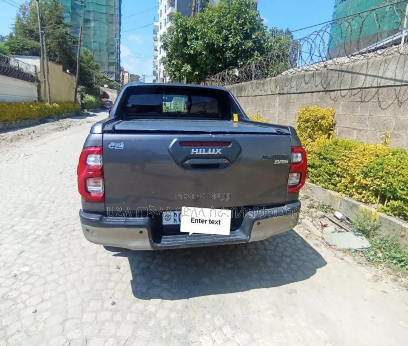 Toyota Hilux 2022 Maroon
