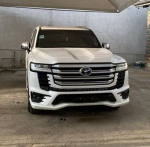 Photo - Toyota Land Cruiser 2023 White